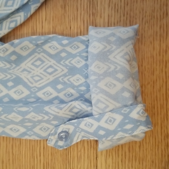 ⭐ 2/$10 Blue Patterned Dress - Picture 5 of 5